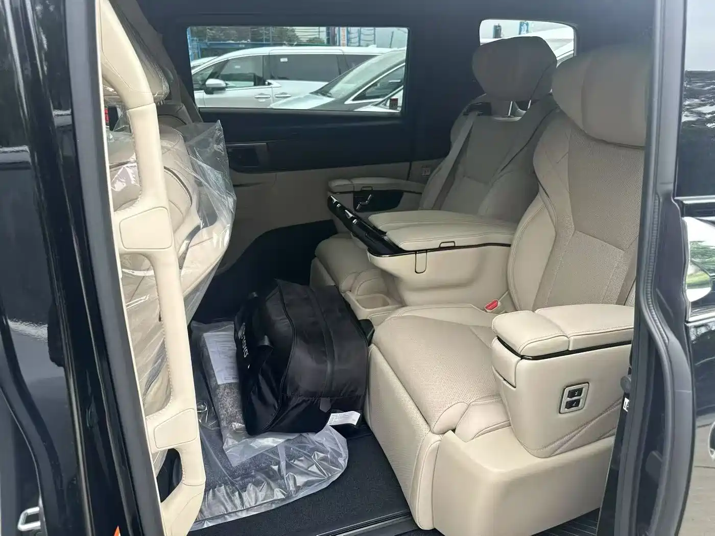 Toyota Alphard 2024 Hybrid 2.5L Ultimate Enjoyment Edition фото 11