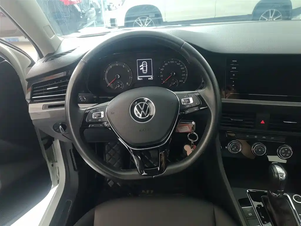 VOLKSWAGEN BORA