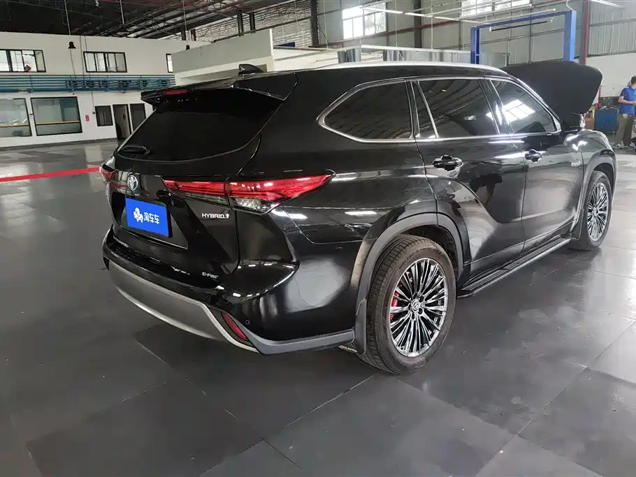 TOYOTA HIGHLANDER