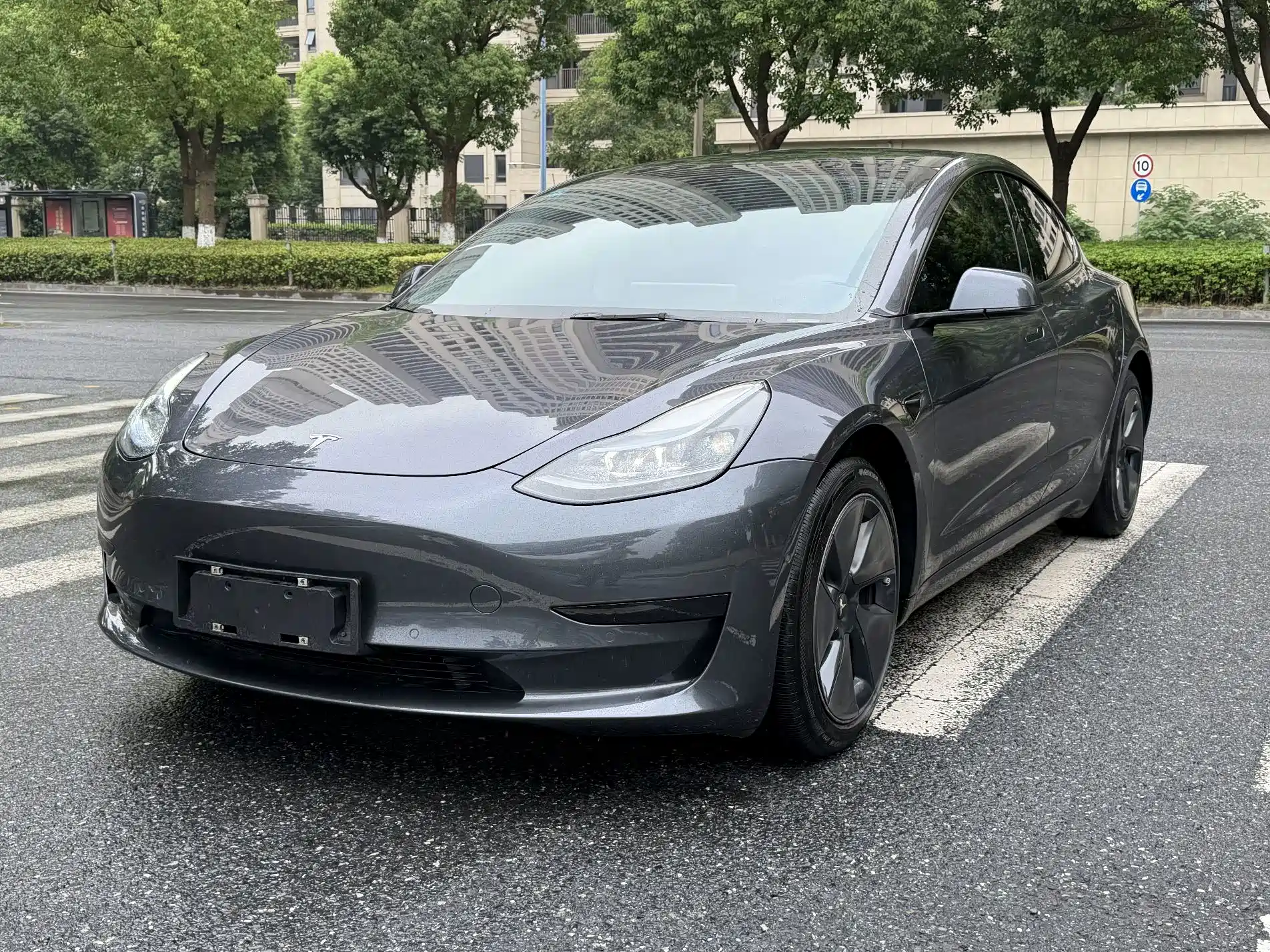 Фото 1 - Tesla Model 3