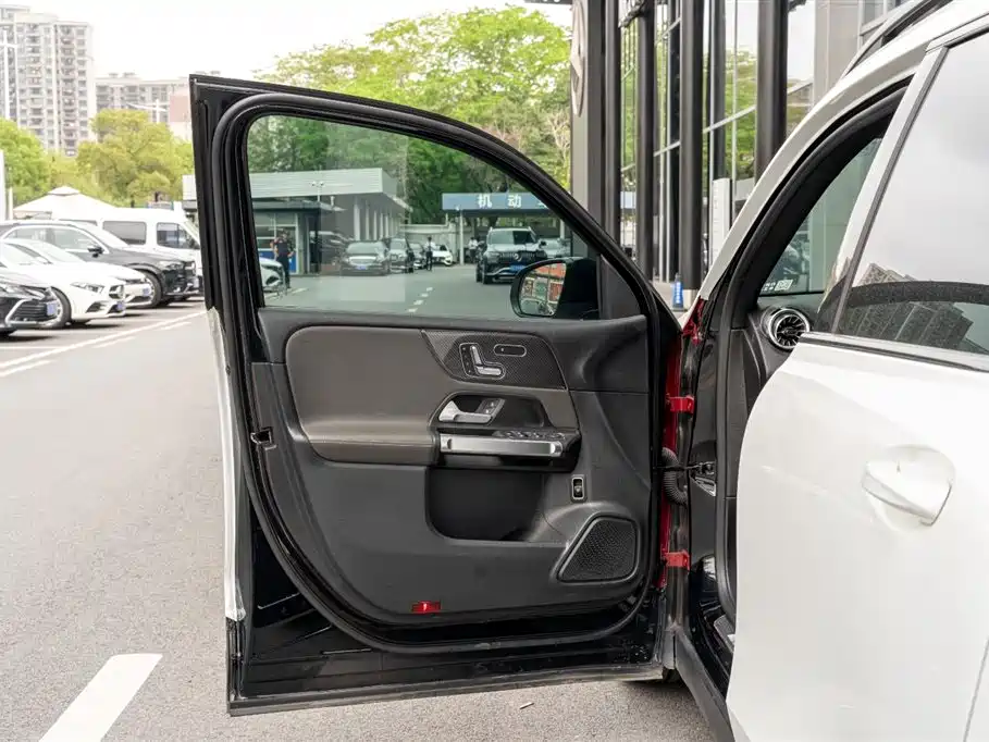 MERCEDES-BENZ GLB AMG