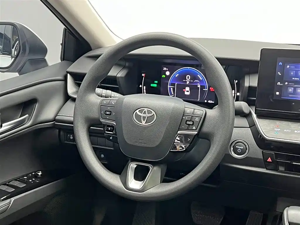 Toyota Camry 2024 Hybrid 2.0HE Elite Edition фото 20