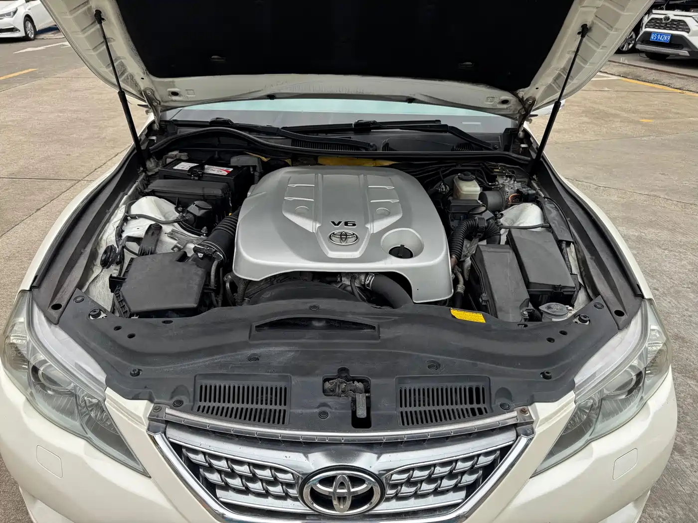 Toyota Reiz 2010 2.5V Style Elite Edition фото 21