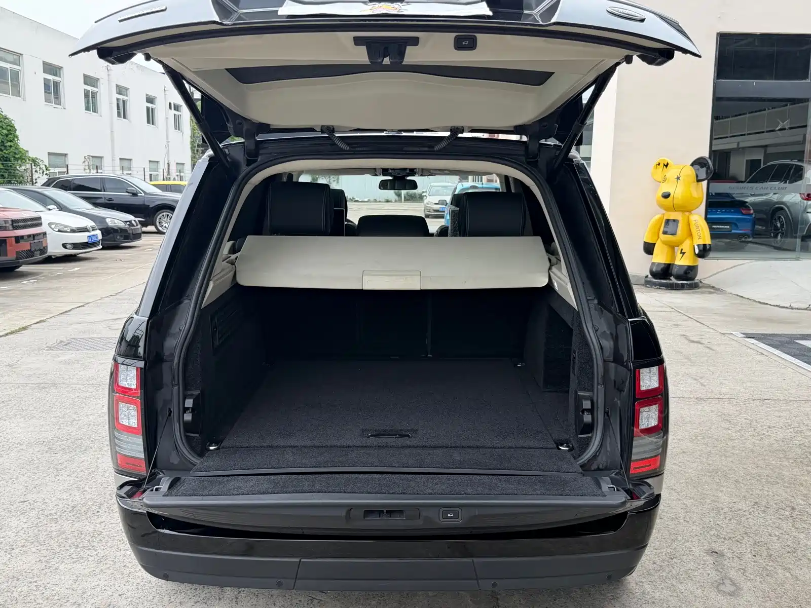 Photo 16 - Land Rover Range Rover