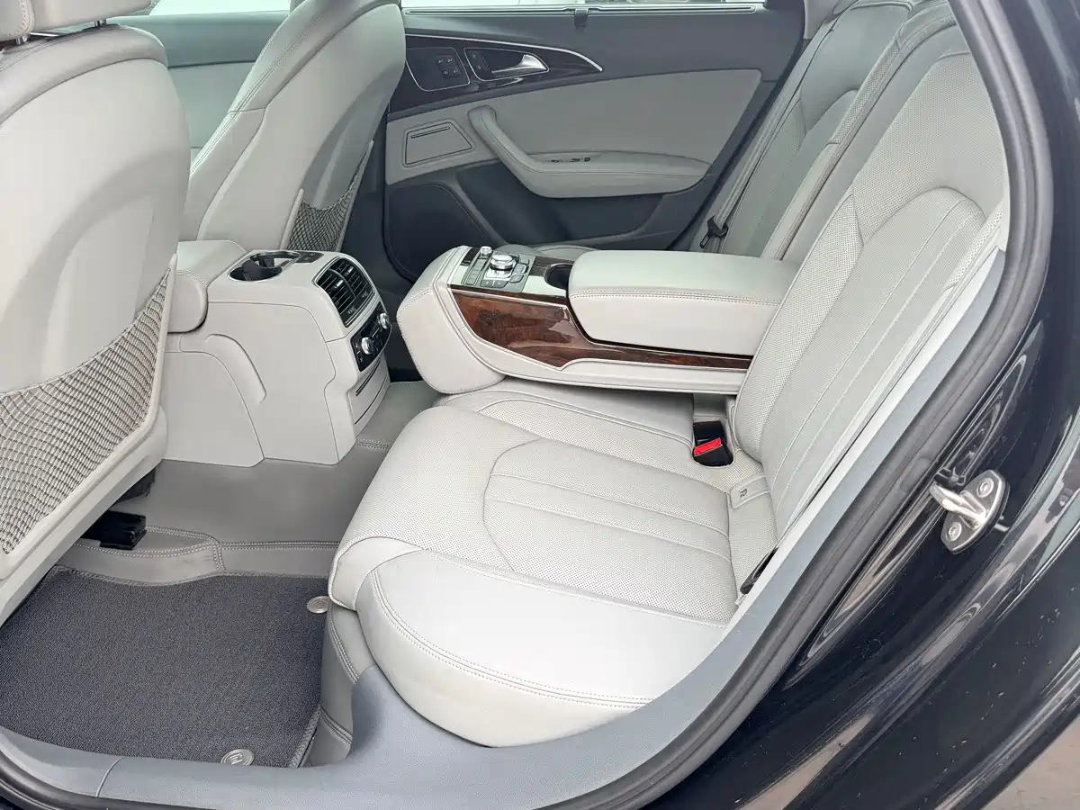 Photo 11 - Audi A6L