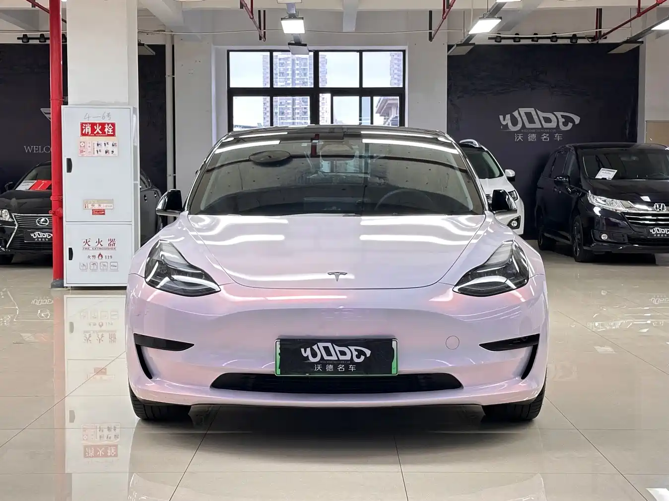 Фото 2 - Tesla Model 3