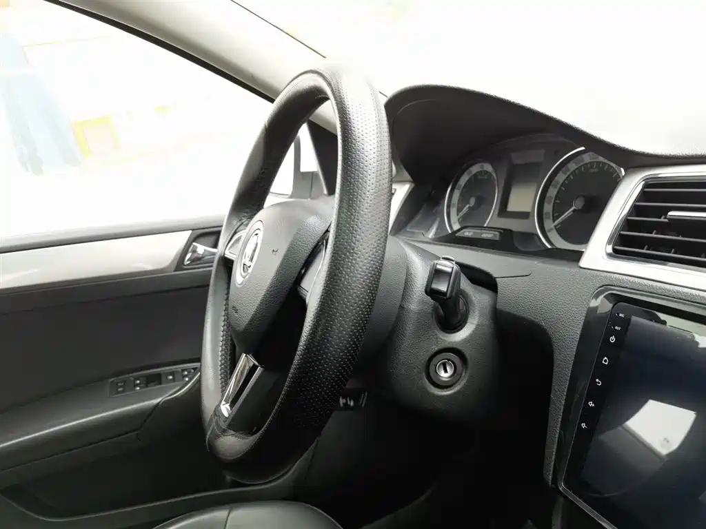 Škoda Rapid 2018 1.6L Manual Comfort Edition фото 22