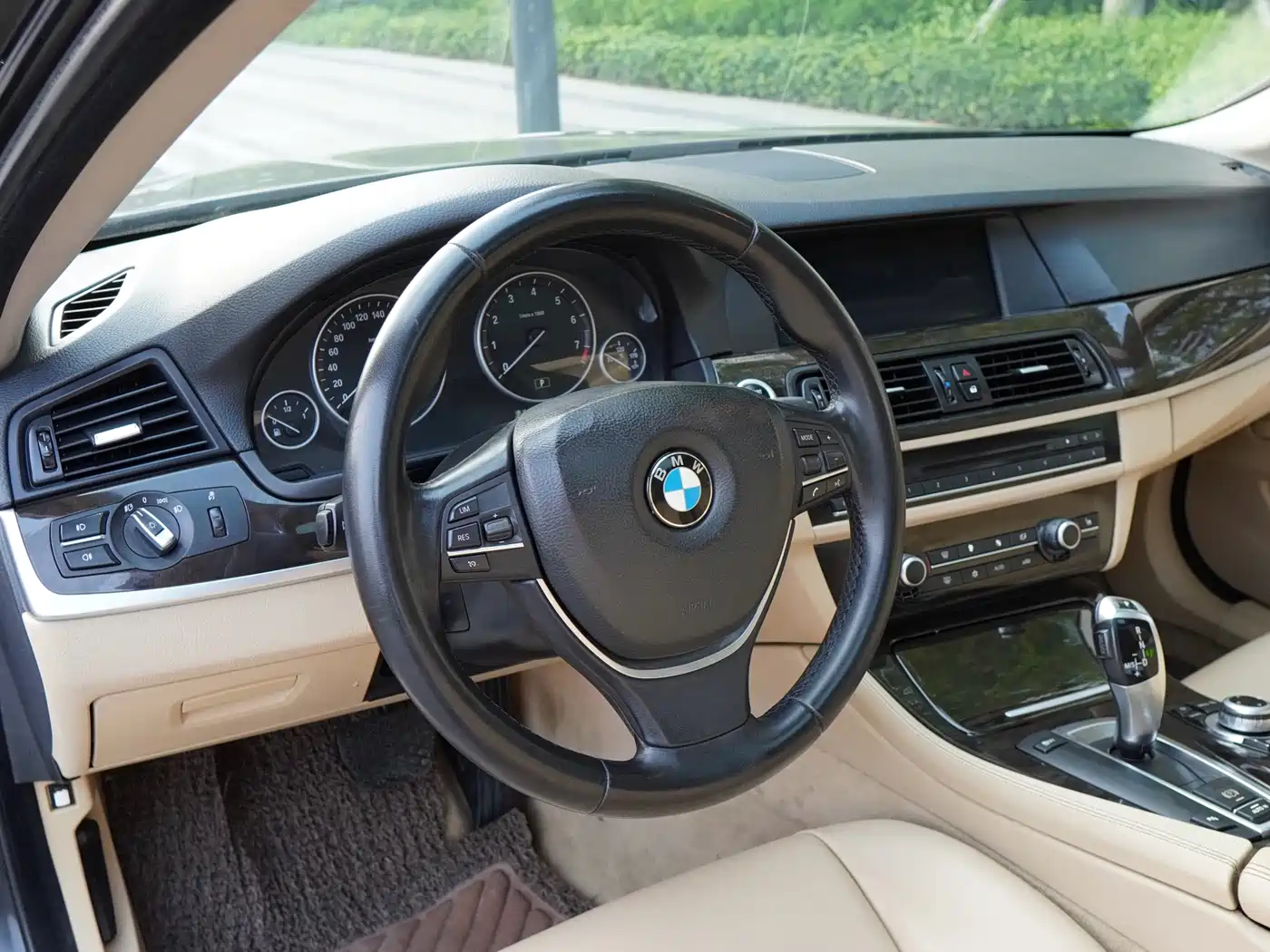 BMW 5 Series 2011 523Li Luxury фото 14