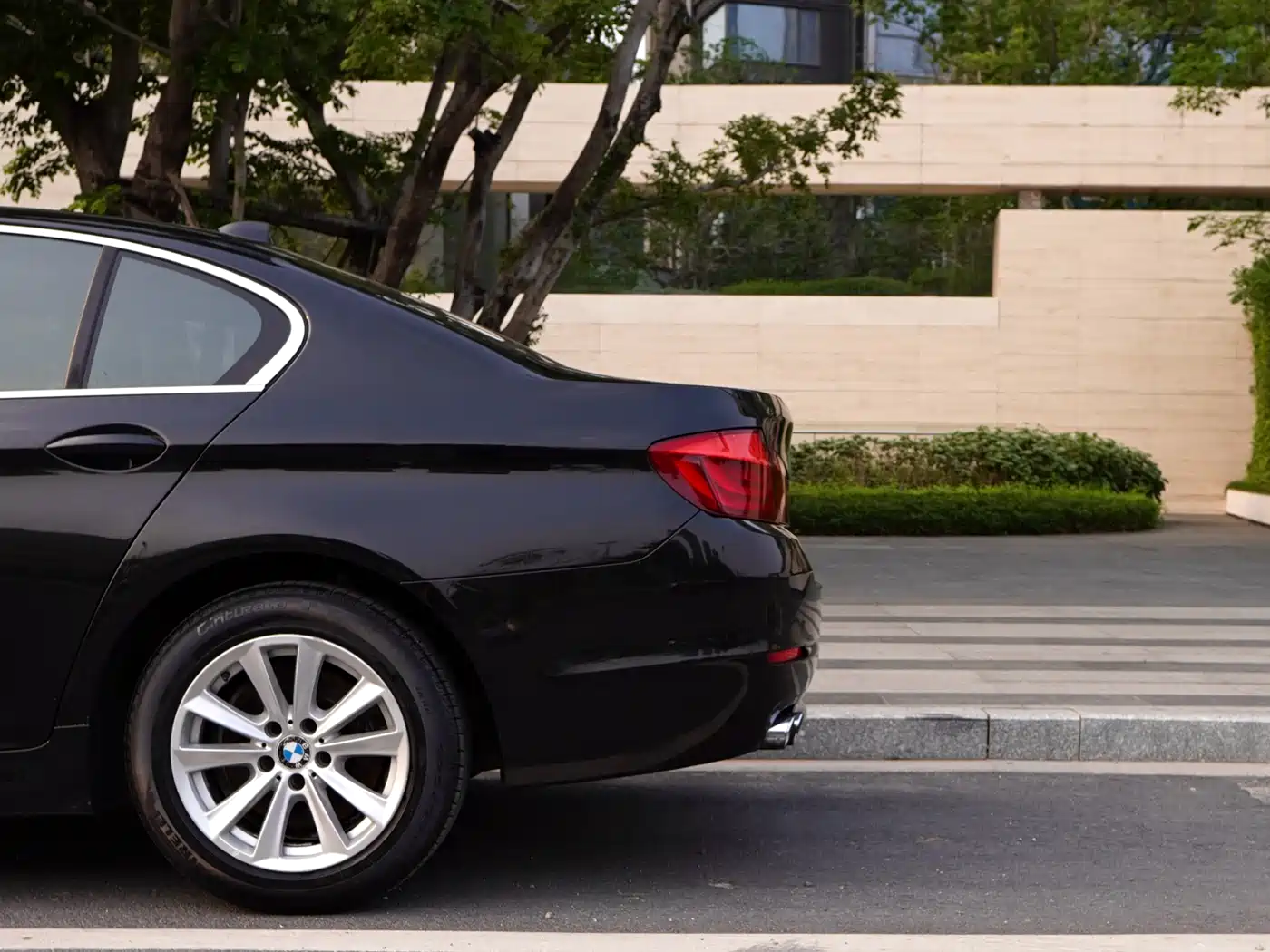 BMW 5 Series 2011 523Li Luxury фото 26