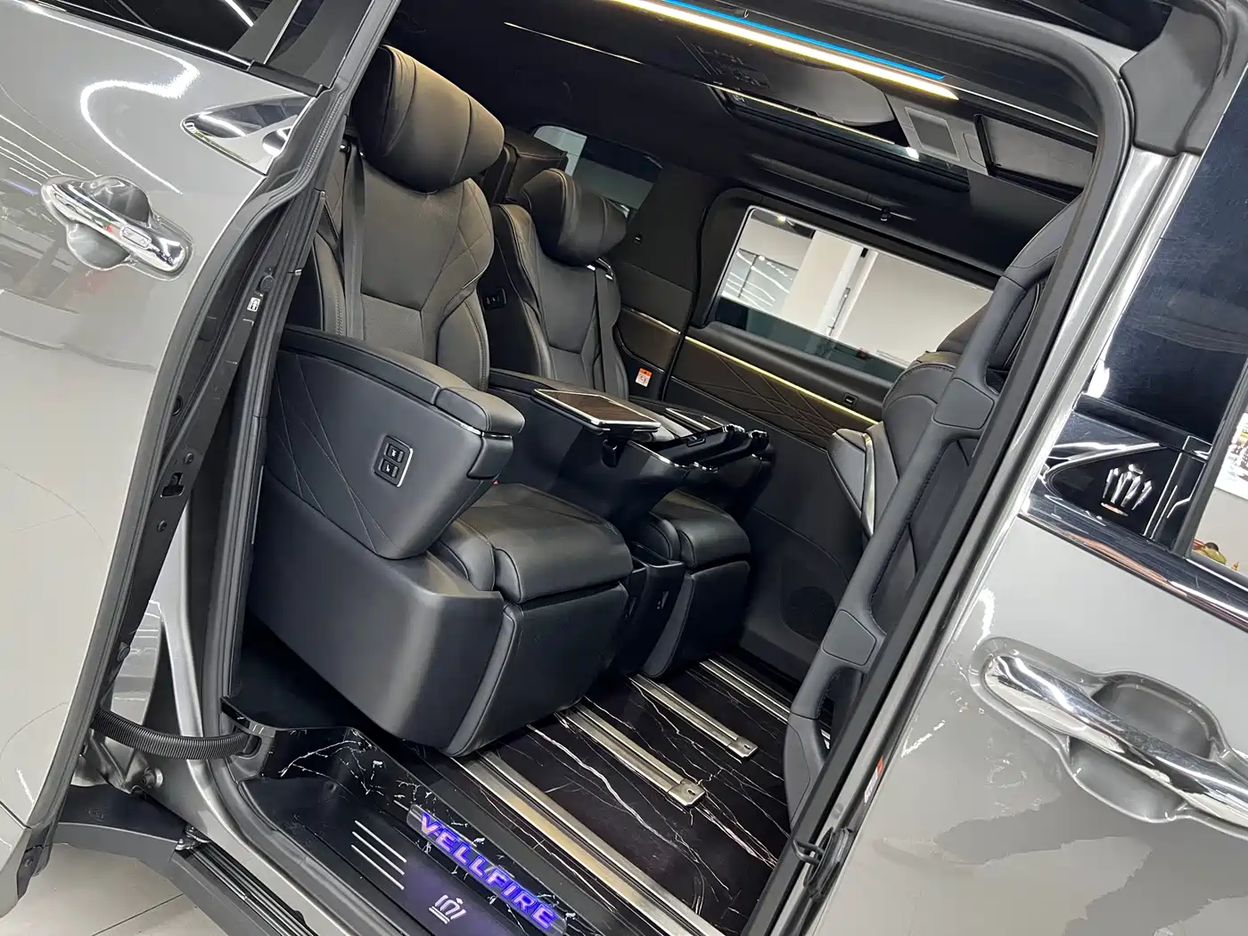 Toyota Vellfire 2024 Crown Hybrid 2.5L Executive Premium Edition фото 12