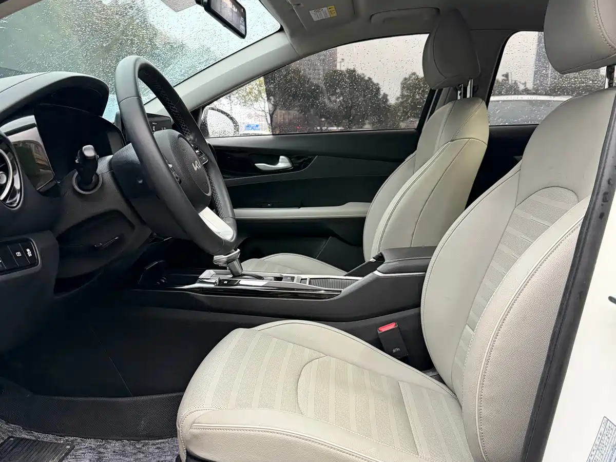 Kia K3 2023 Model 1.5L CVT Luxury Edition фото 5