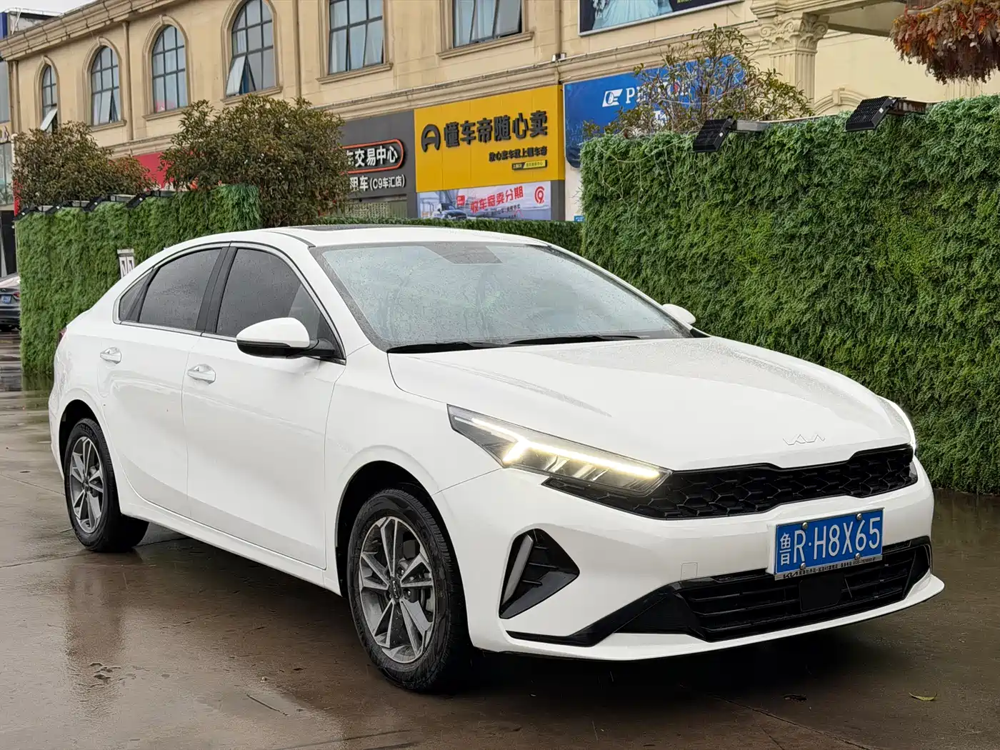 Kia K3 2023 Model 1.5L CVT Luxury Edition фото 3