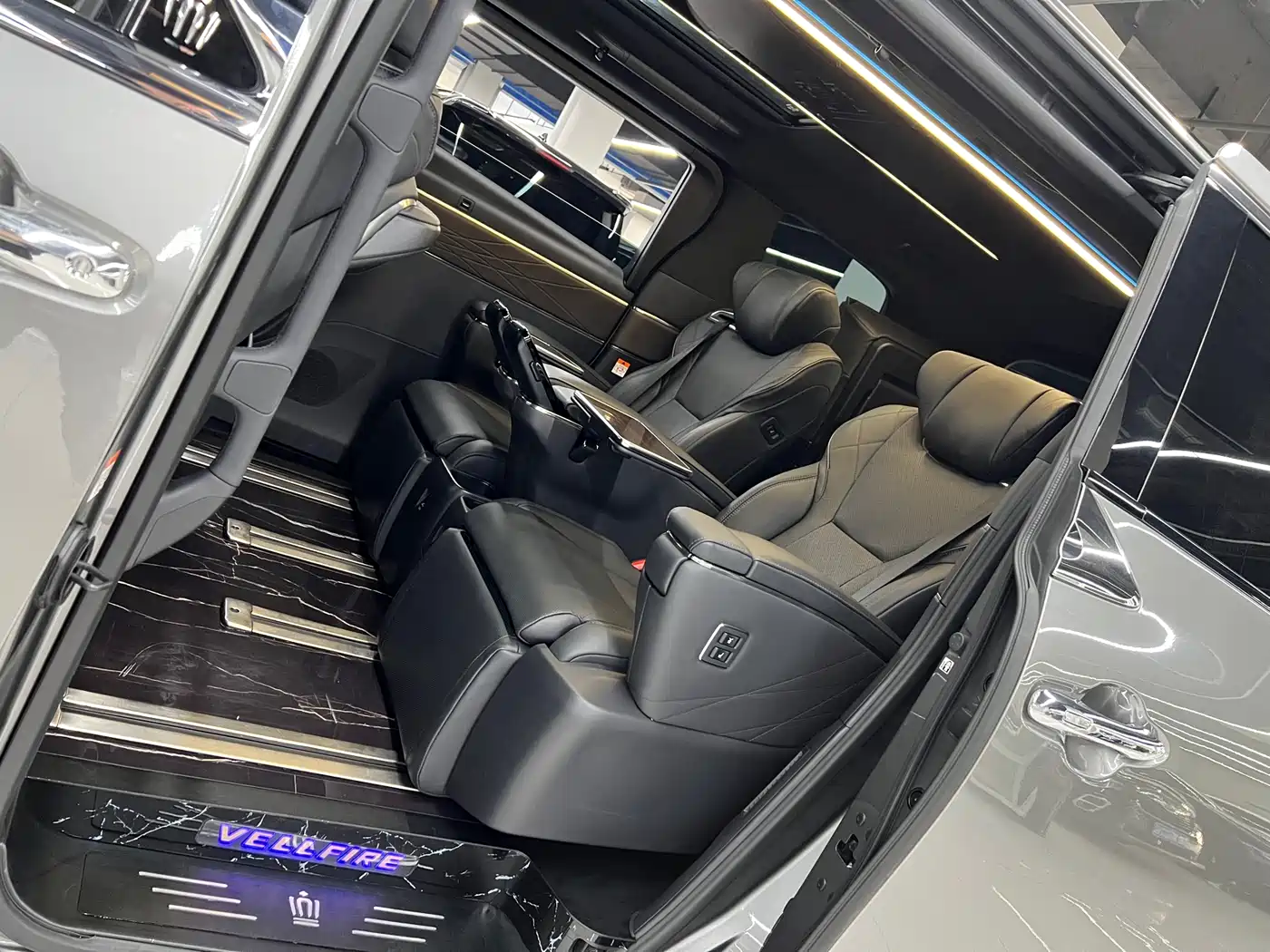 Toyota Vellfire 2024 Crown Hybrid 2.5L Executive Premium Edition фото 10