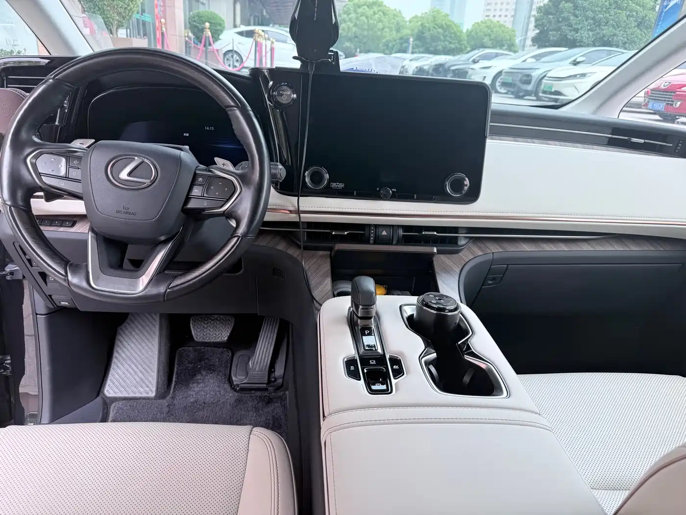 Lexus LM 2023 350h 7-Seater Elegance Edition фото 8