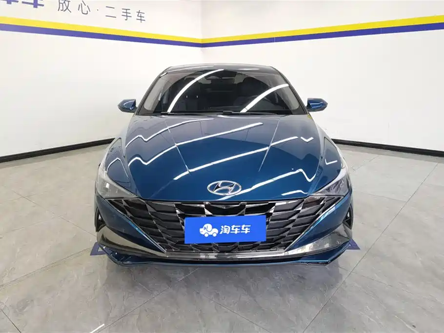 Hyundai Elantra 2021 1.5L CVT LUX Premium Edition фото 2