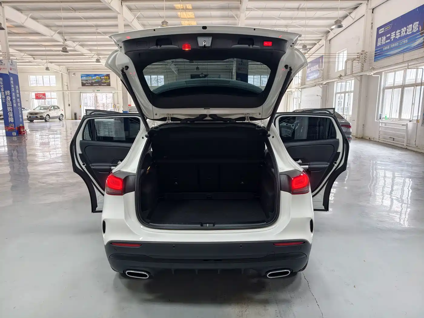 Фото 10 - Mercedes-Benz GLA