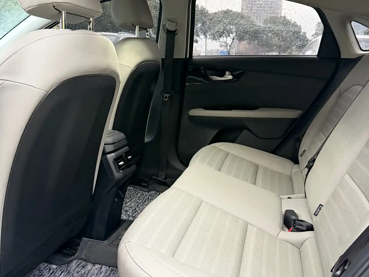 Kia K3 2023 Model 1.5L CVT Luxury Edition фото 6