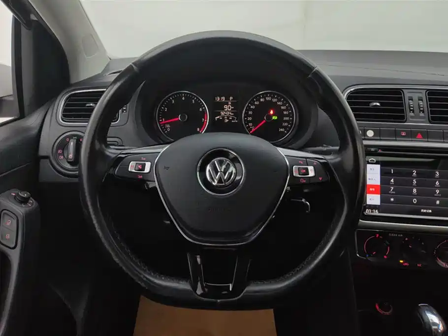 Volkswagen Polo 2016 1.6L Automatic Comfort фото 15