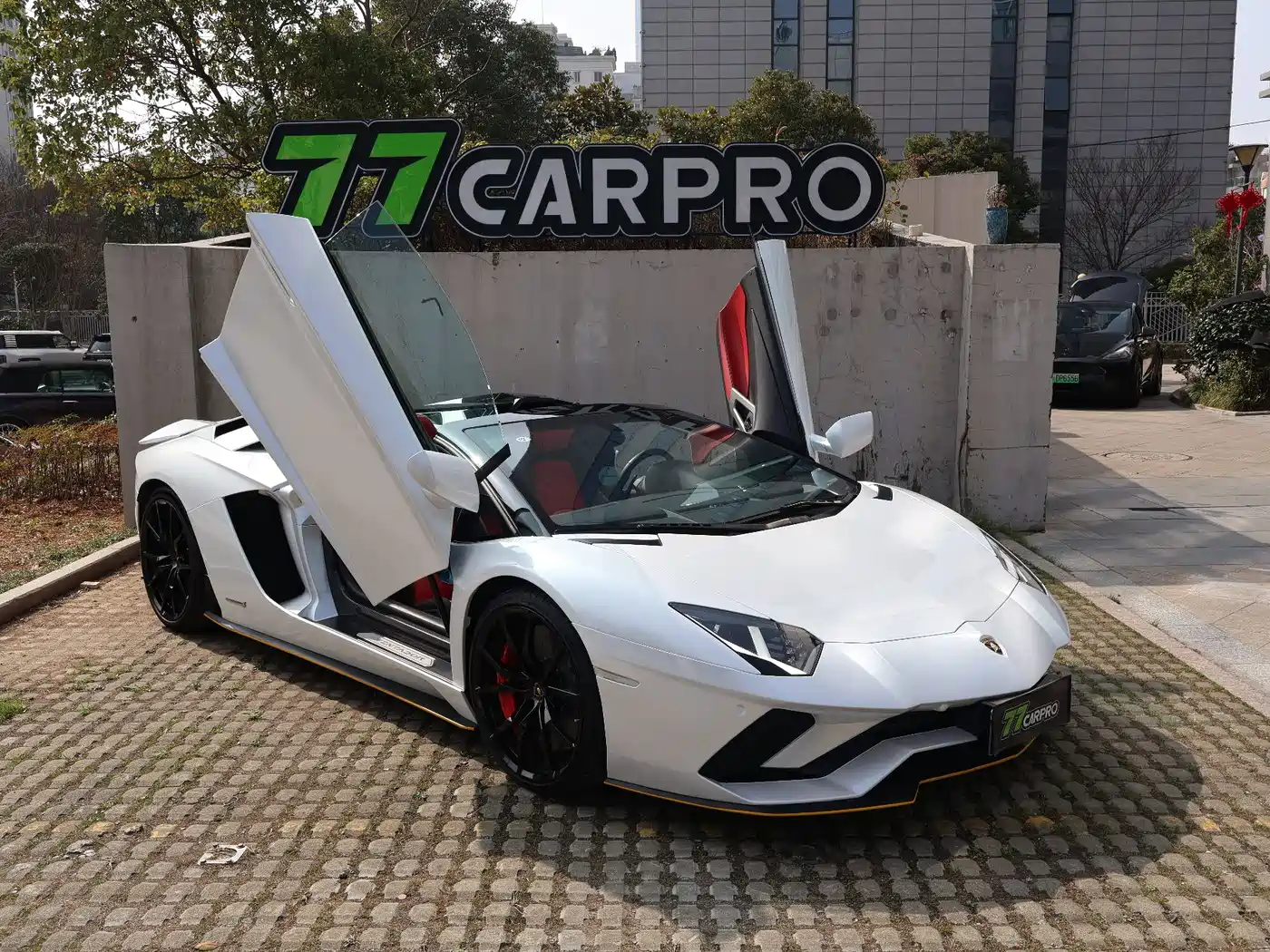 LAMBORGHINI AVENTADOR