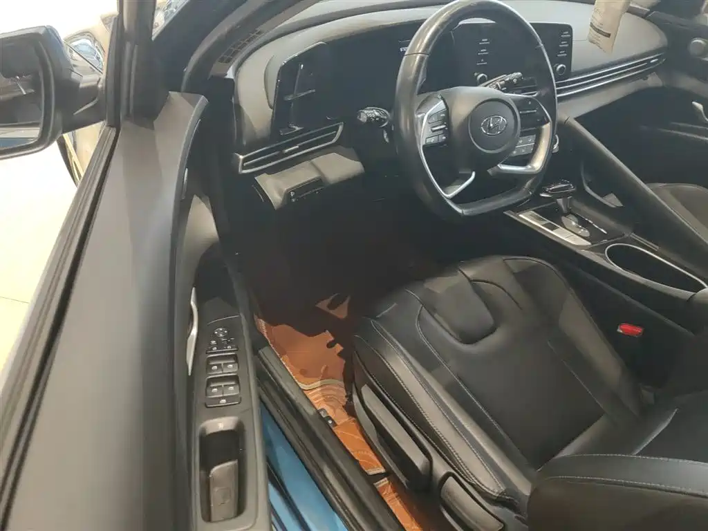 Hyundai Elantra 2021 1.5L CVT GLX Elite Edition фото 16