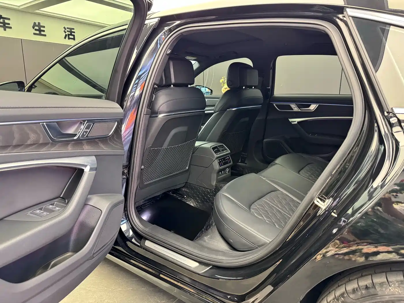 Photo 7 - Audi A6L