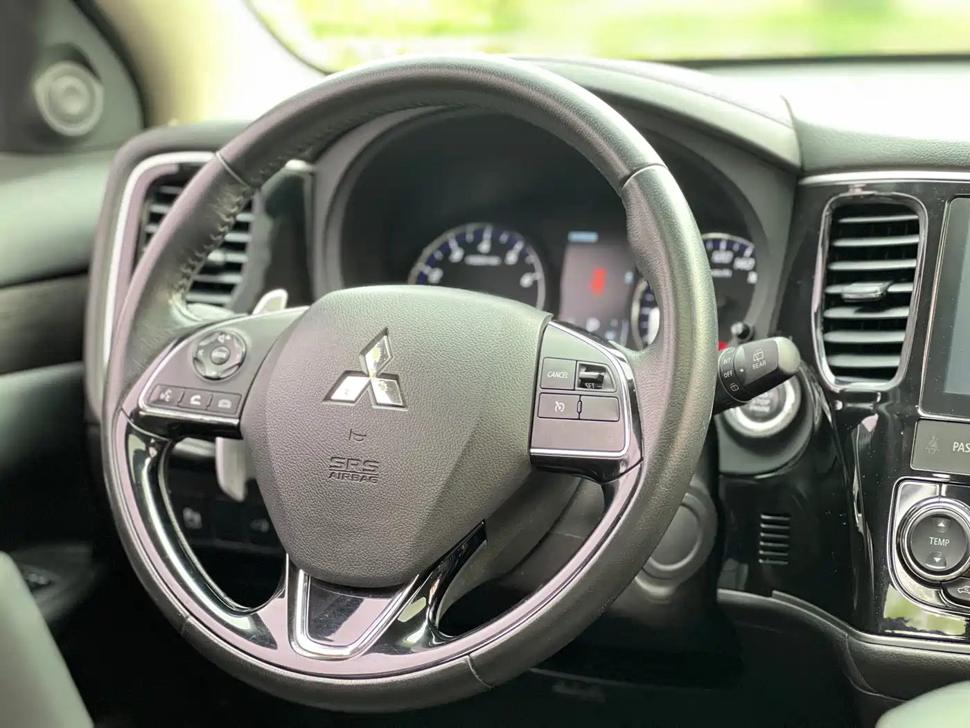 Mitsubishi Outlander 2016 2.4L 4WD Luxury Edition 7-seater фото 13