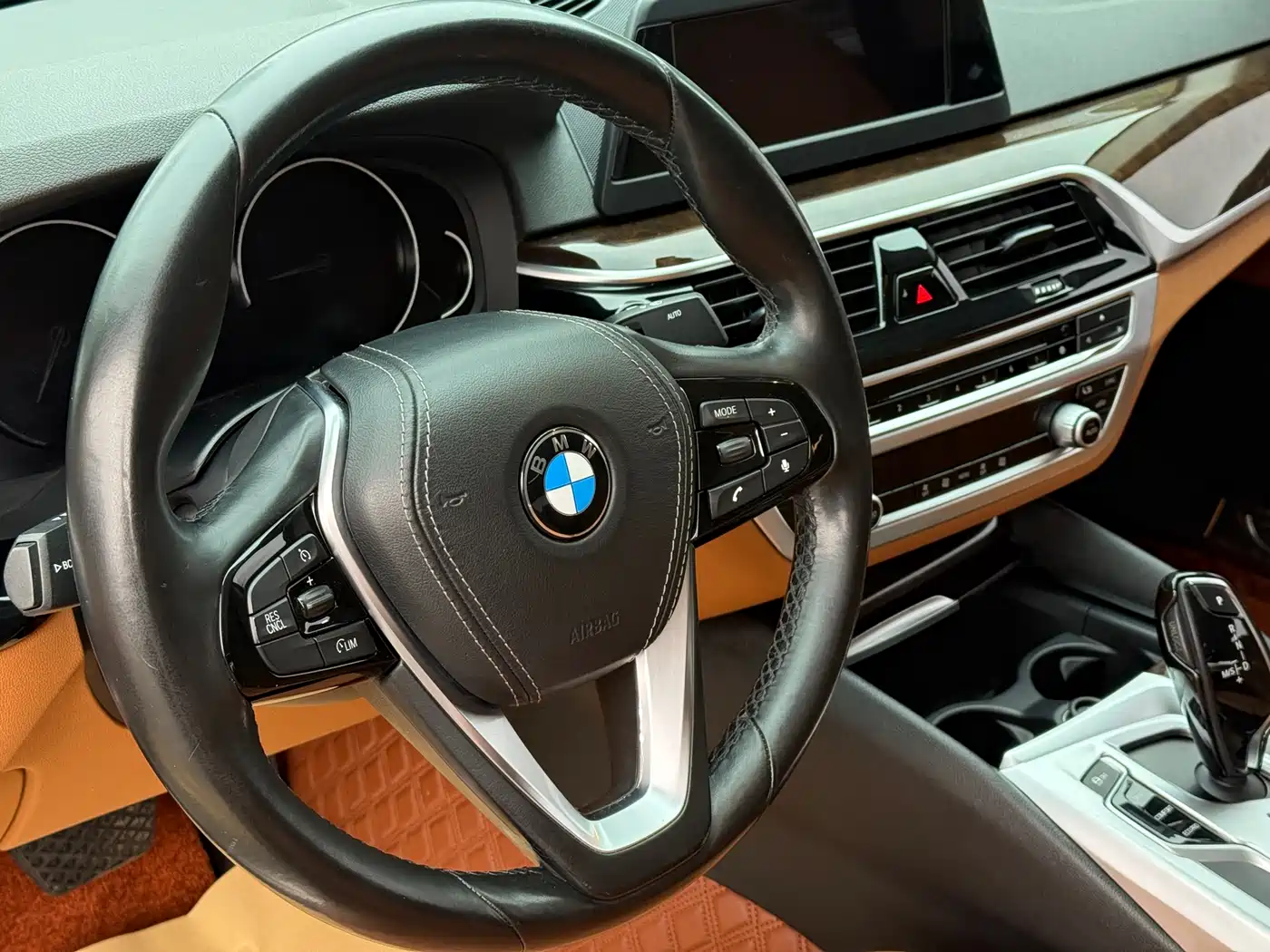 BMW 5 Series 2018 528Li Launch Special Edition фото 18