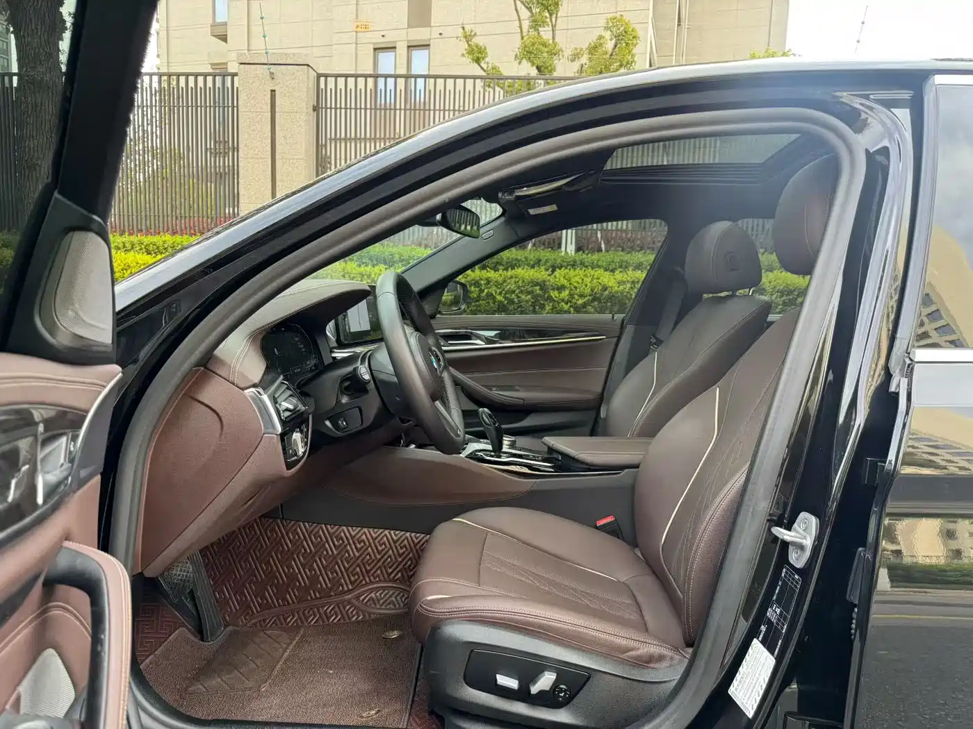 BMW 5 Series 2021 525Li M Sport Package фото 4