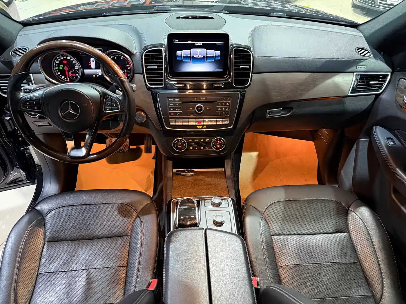 Mercedes-Benz GLS 2018 Facelift GLS 400 4MATIC Luxury фото 13