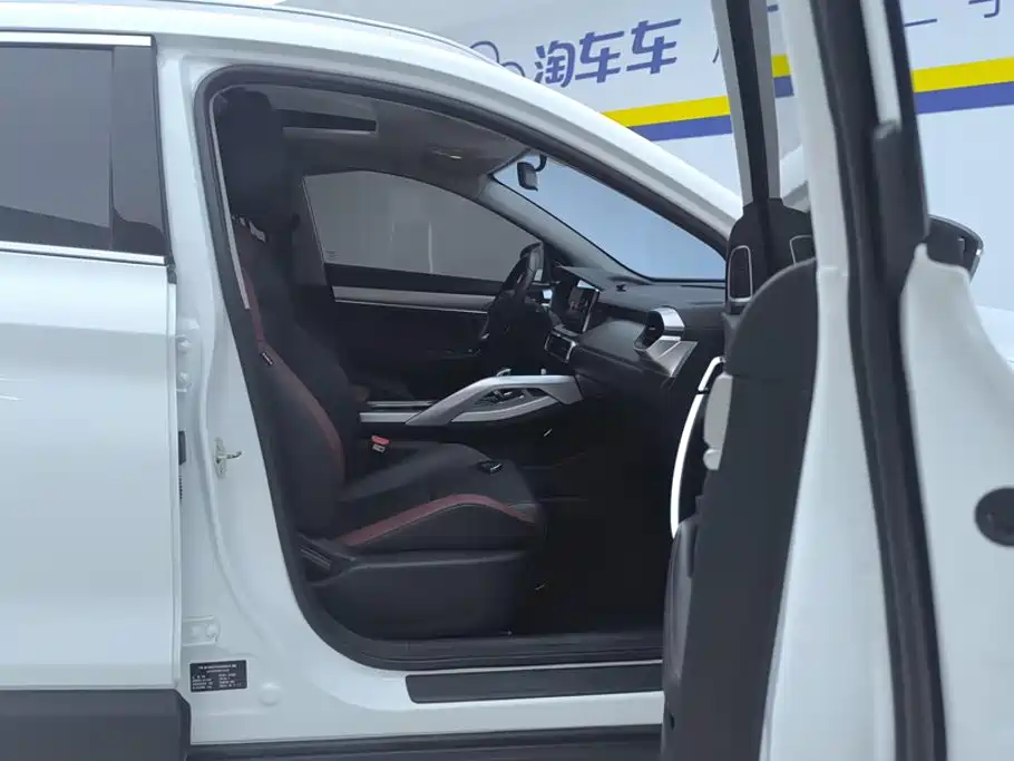 Geely Binyue 2020 Facelift 240T DCT Hunter 8