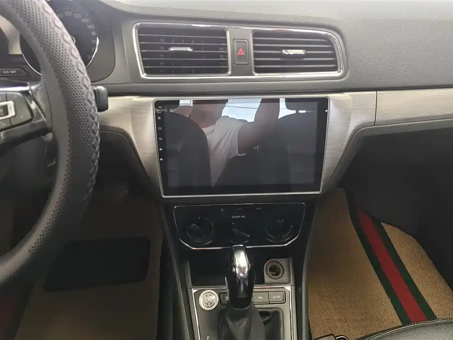 Volkswagen Lavida 2017 1.6L Automatic Comfort Edition фото 13
