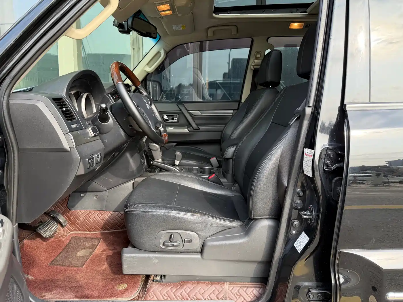 Mitsubishi Pajero (Import) 2016 3.0L Automatic Premium (China V) фото 7