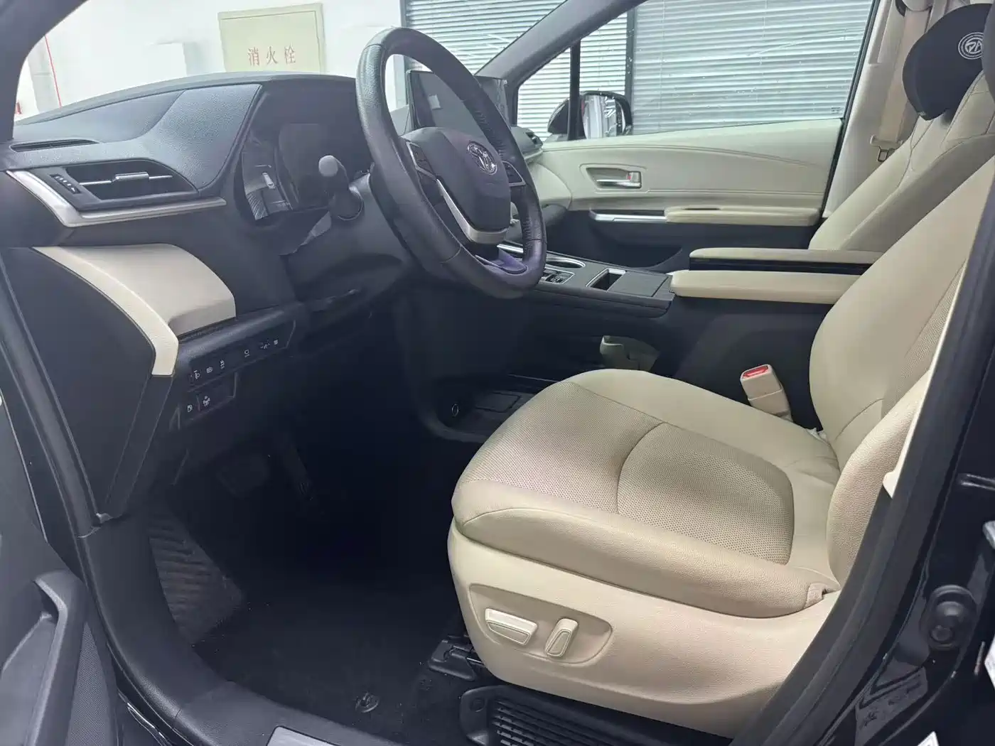 Toyota Granvia 2024 2024 2.5L Hybrid Premium PLUS