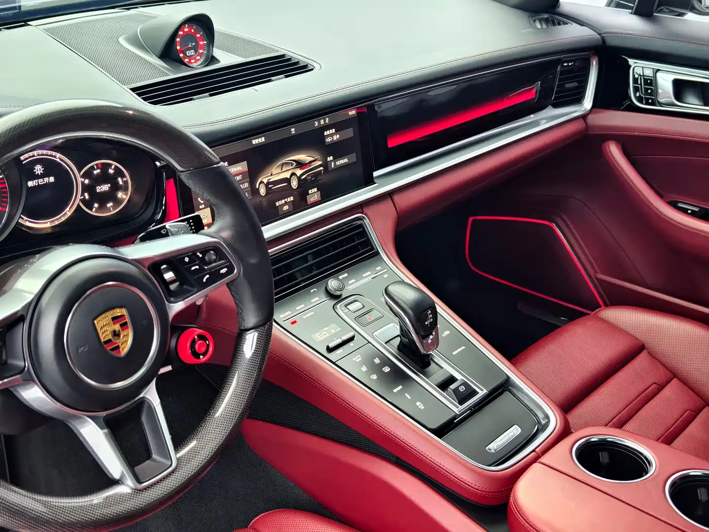 Фото 15 - Porsche Panamera