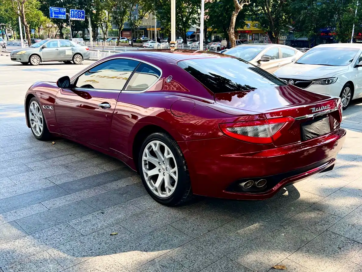 Maserati GranTurismo 2015 2007 4.2L Standard