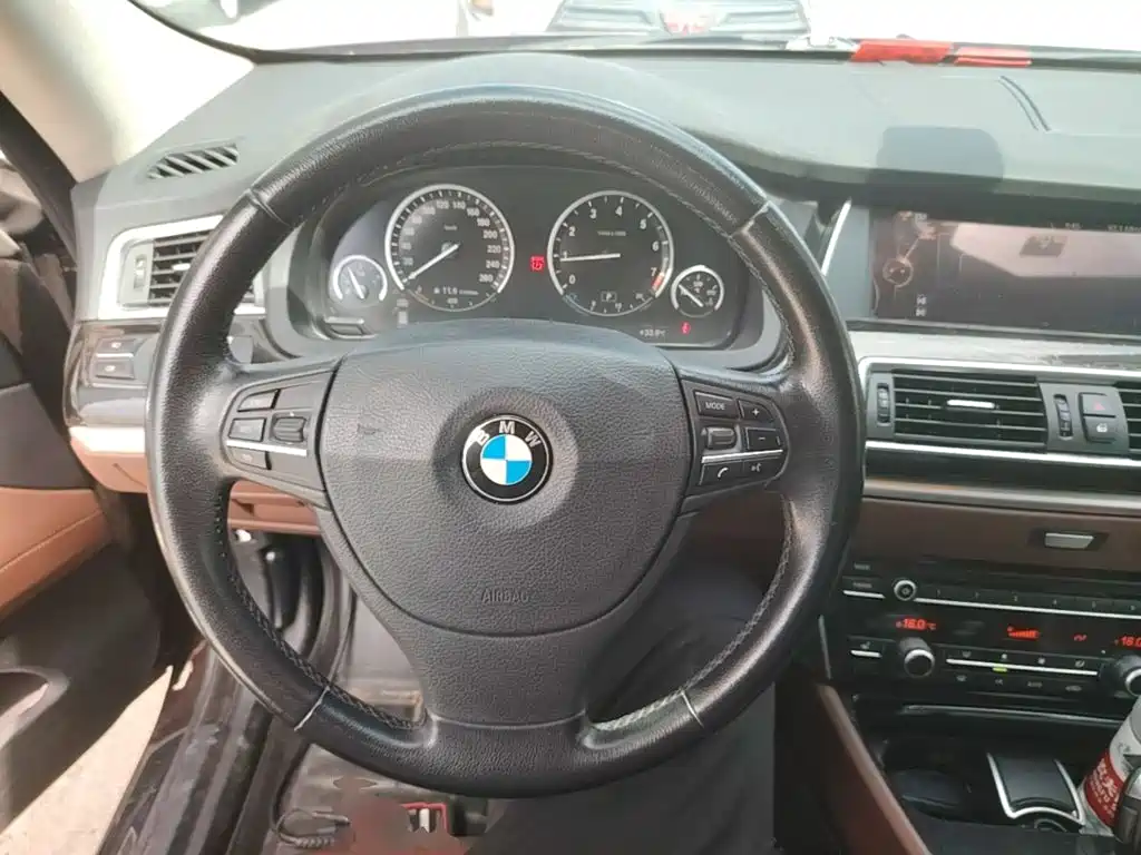 BMW 5 Series GT 2015 2014 528i Leading