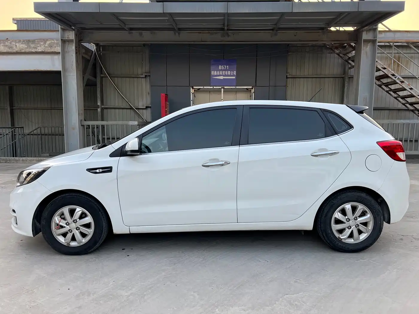 Kia K2 2015 Hatchback 1.4L AT GLS Cool Edition фото 10