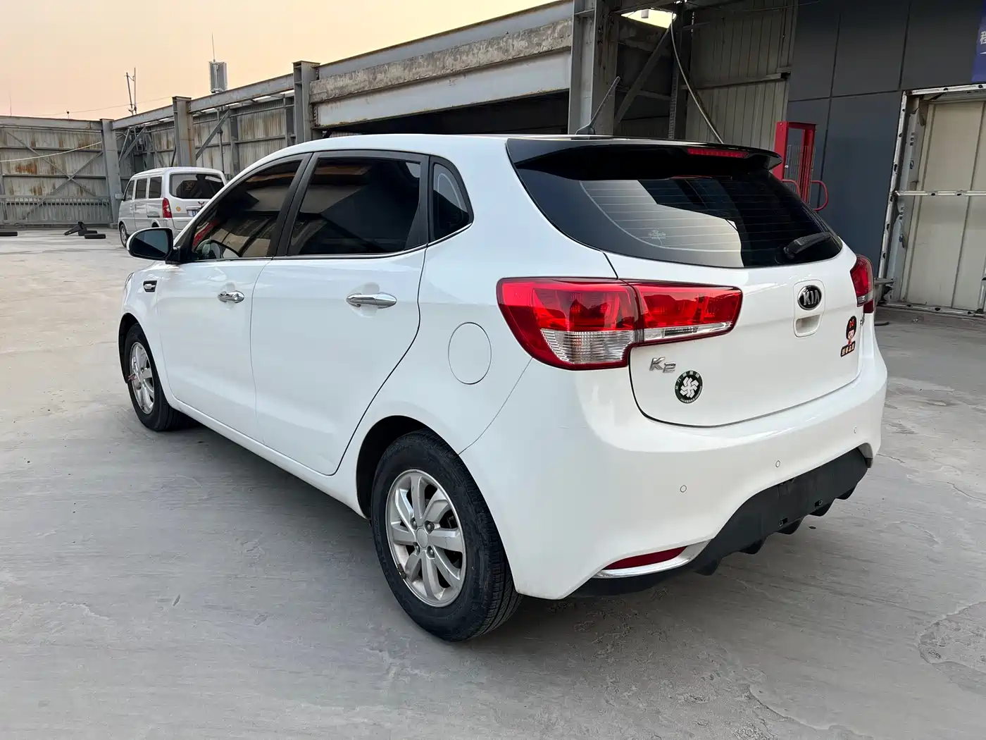 Kia K2 2015 Hatchback 1.4L AT GLS Cool Edition фото 6