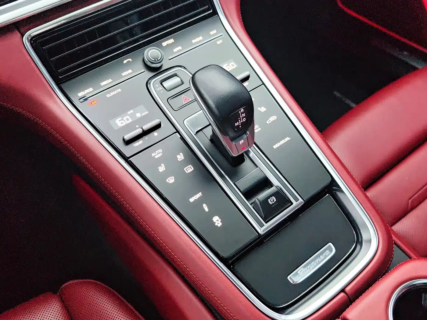 Фото 14 - Porsche Panamera