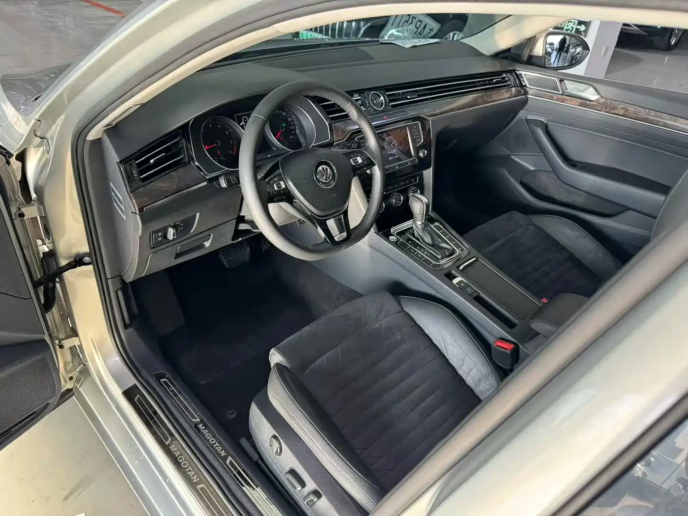 Volkswagen Magotan 2017 380TSI DSG Luxury фото 7