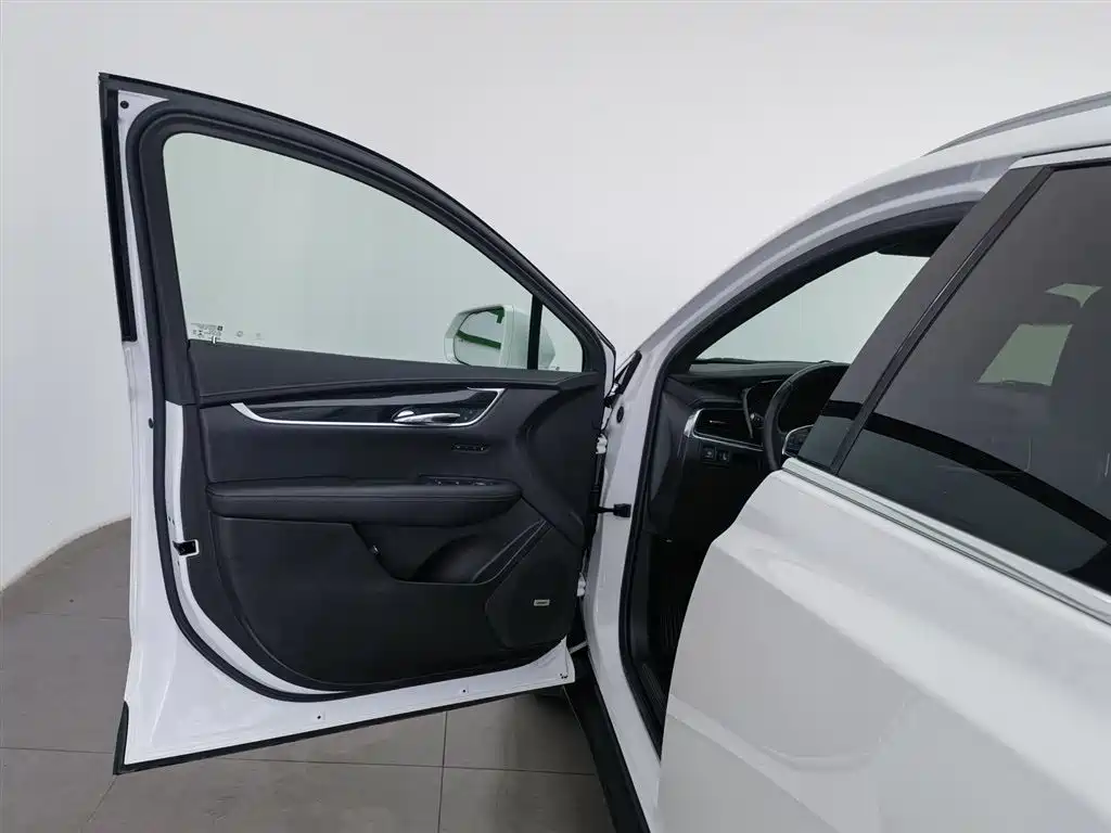 Cadillac XT5 2022 2.0T 2WD Luxury фото 8