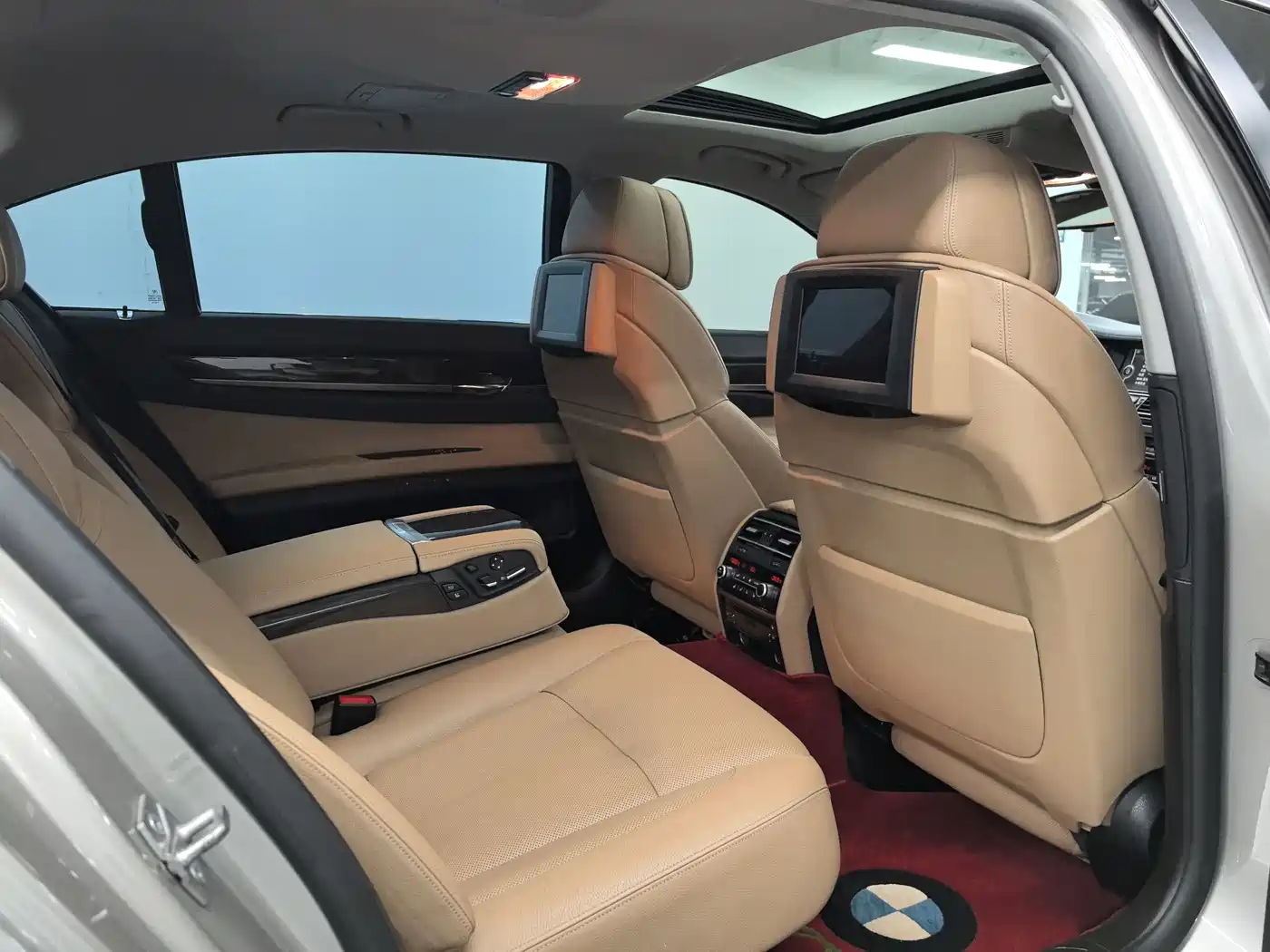 BMW 7 Series 2009 730Li Luxury фото 6