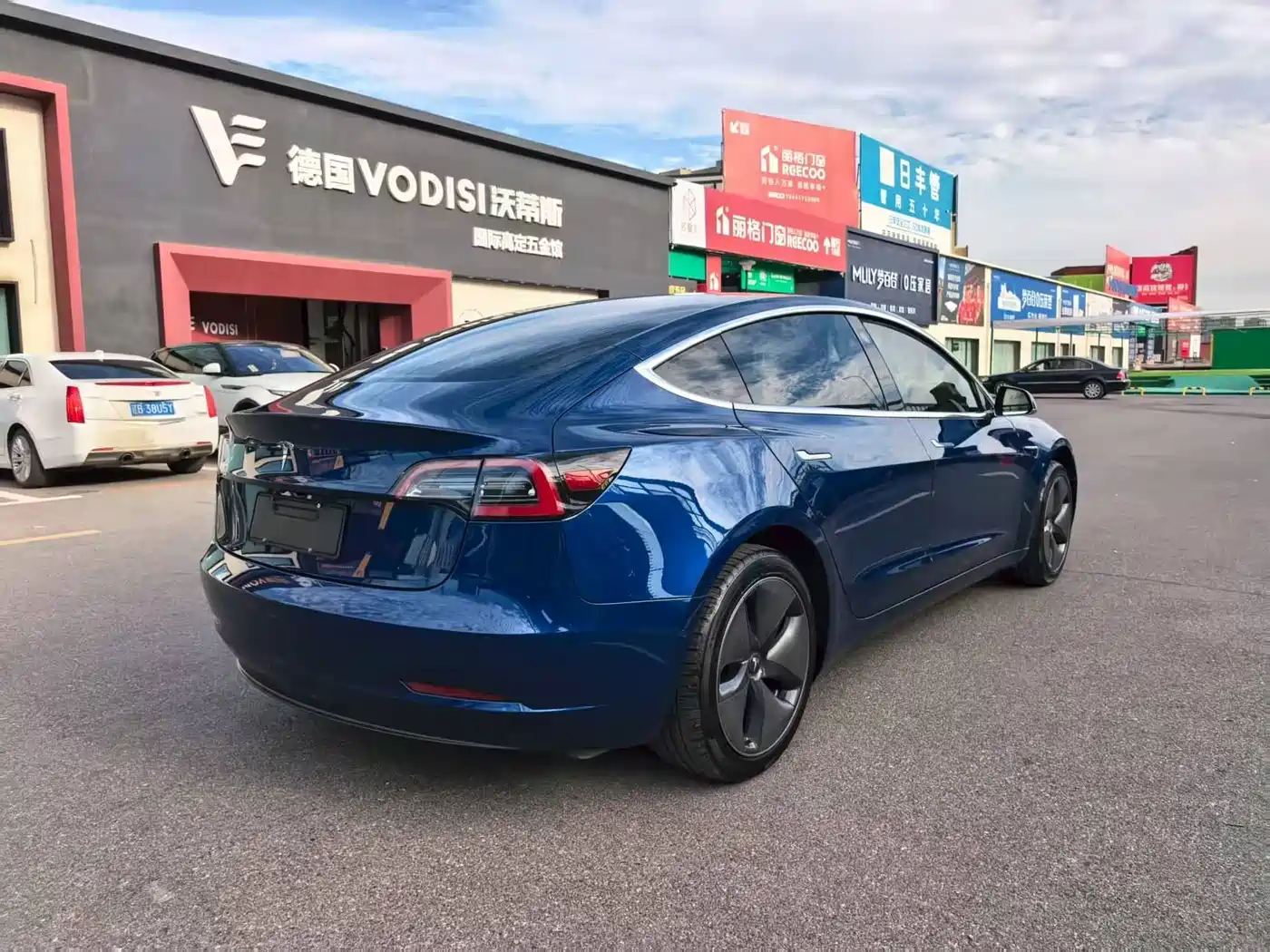 TESLA MODEL 3