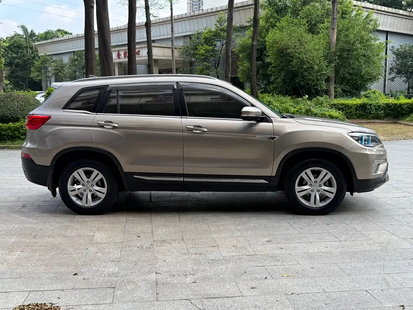 Фото 13 - Changan CS75