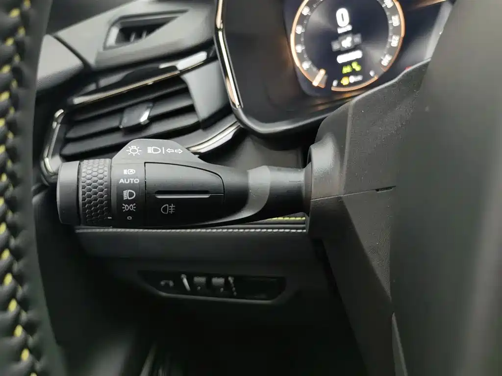 Lynk & Co 06 2023 Remix 1.5T Power Halo фото 21