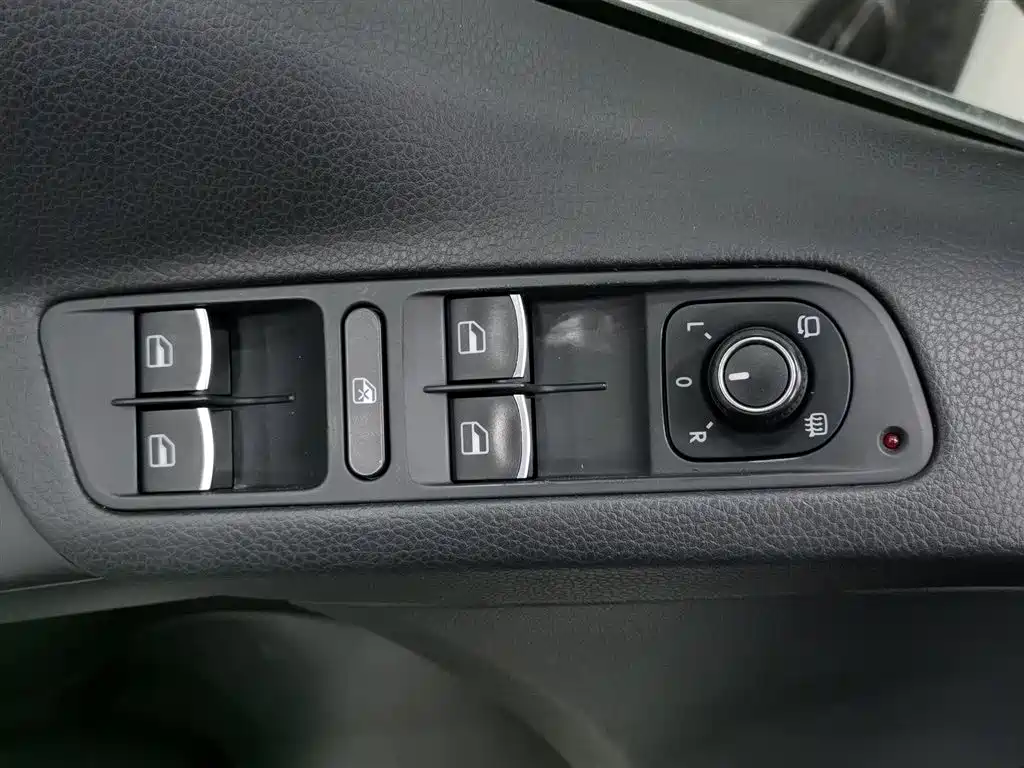 Volkswagen Tiguan 2015 1.8TSI Automatic 4WD Highline фото 9
