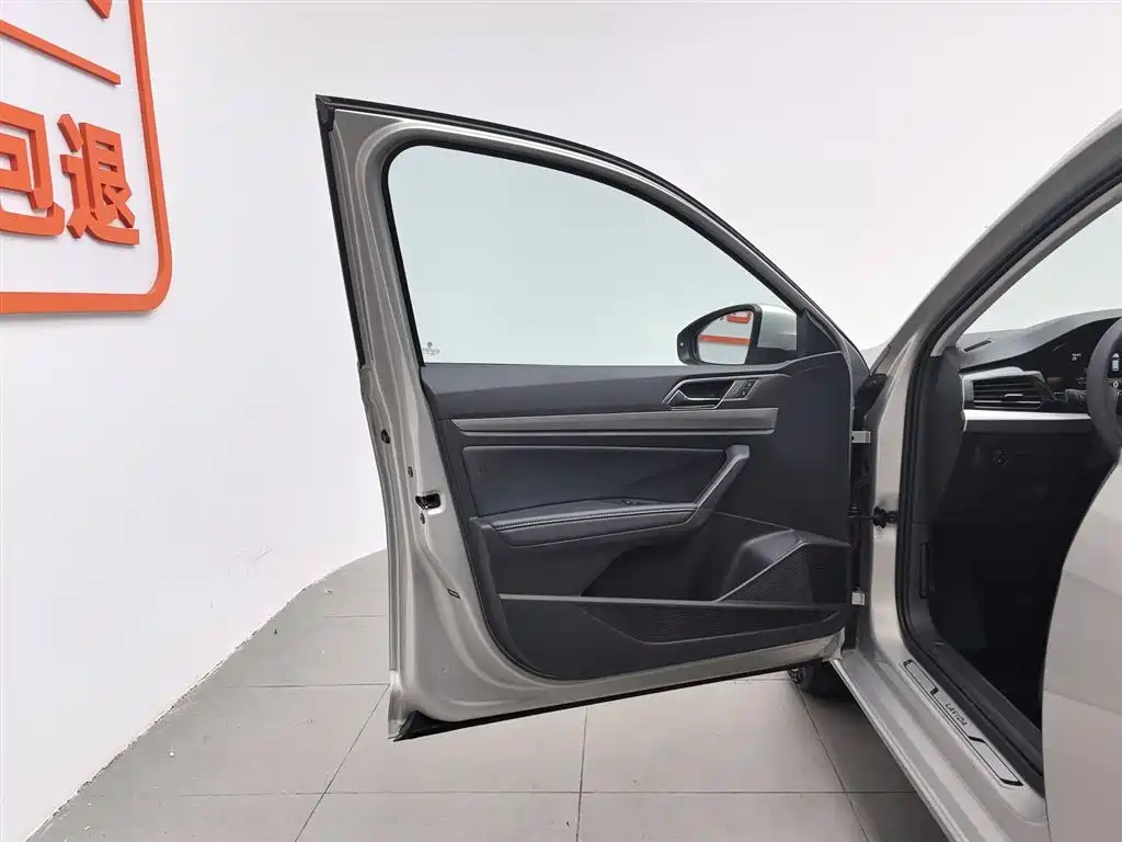 Volkswagen Lavida 2021 1.5L Automatic Vision Edition фото 8