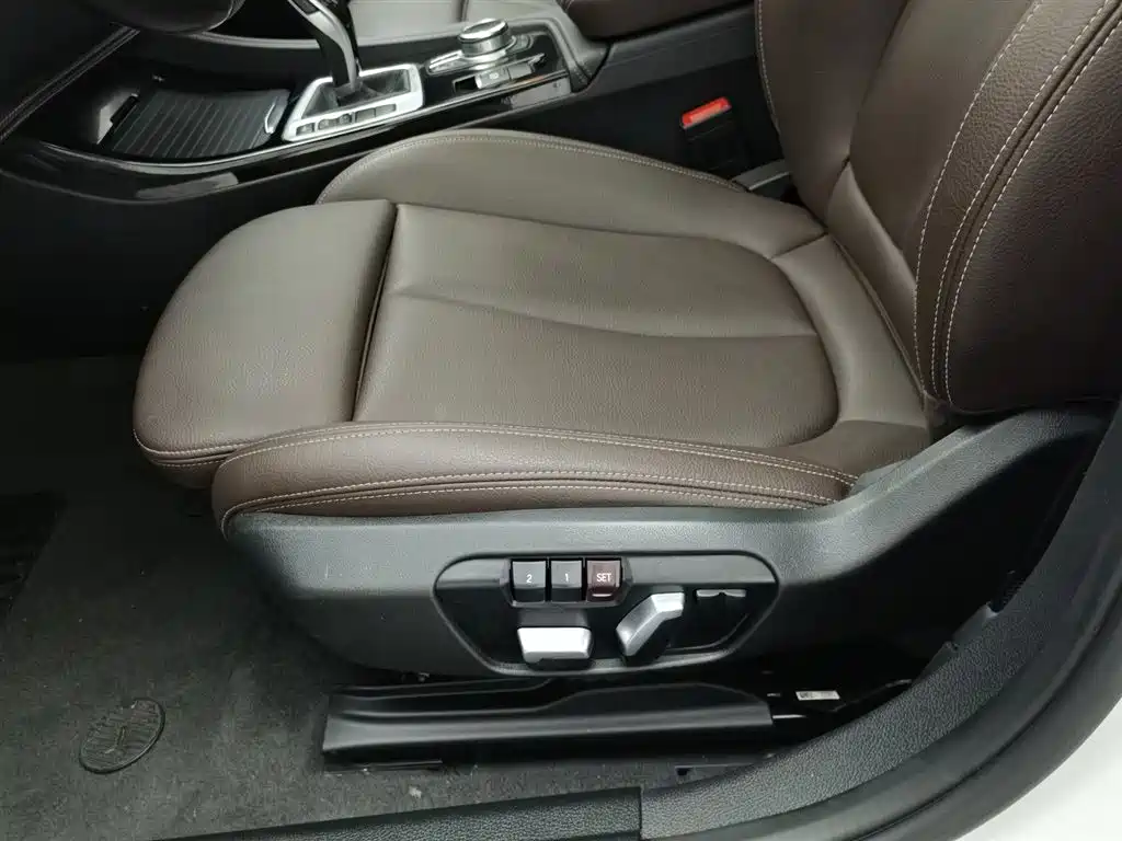 BMW 1 Series 2022 120i M Sport Shadow Edition фото 20