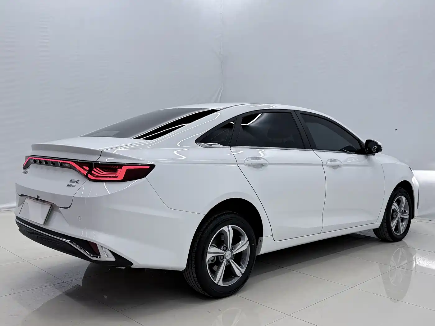 Geely Emgrand L HiP 2025 2024 Model Champion Edition 1.5TD-DHT Pro 100KM Surpassing Type