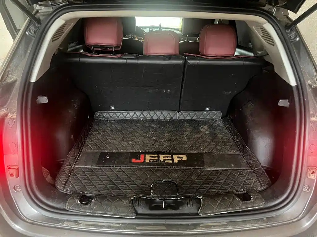 Photo 4 - Jeep Compass
